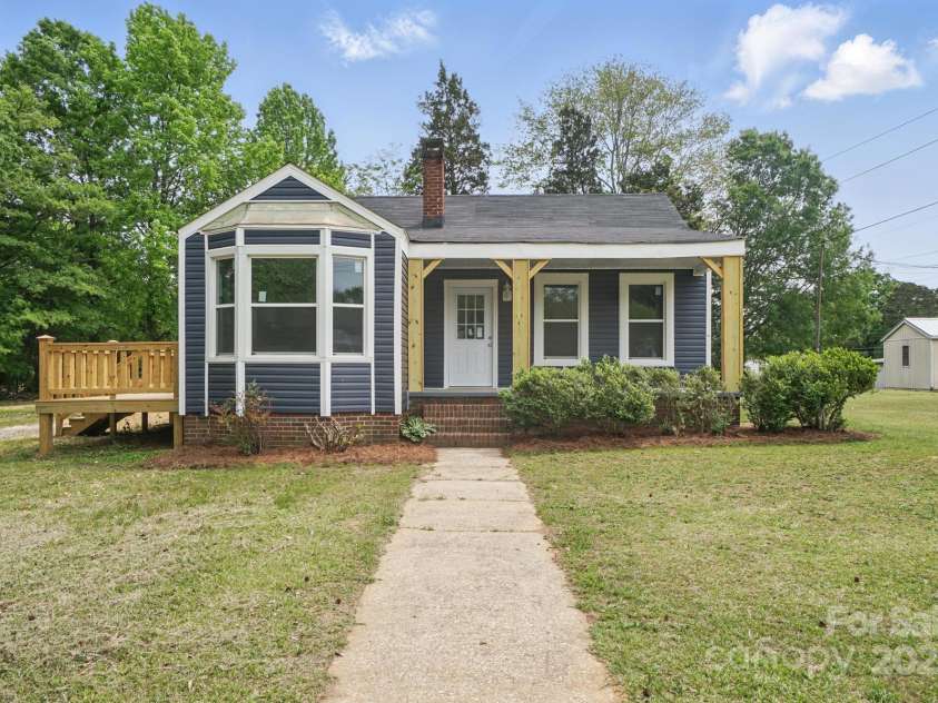 410 17th Street, Kannapolis, NC 28083.  MLS# CAR4250552, YatesRealty ID 9540. 
