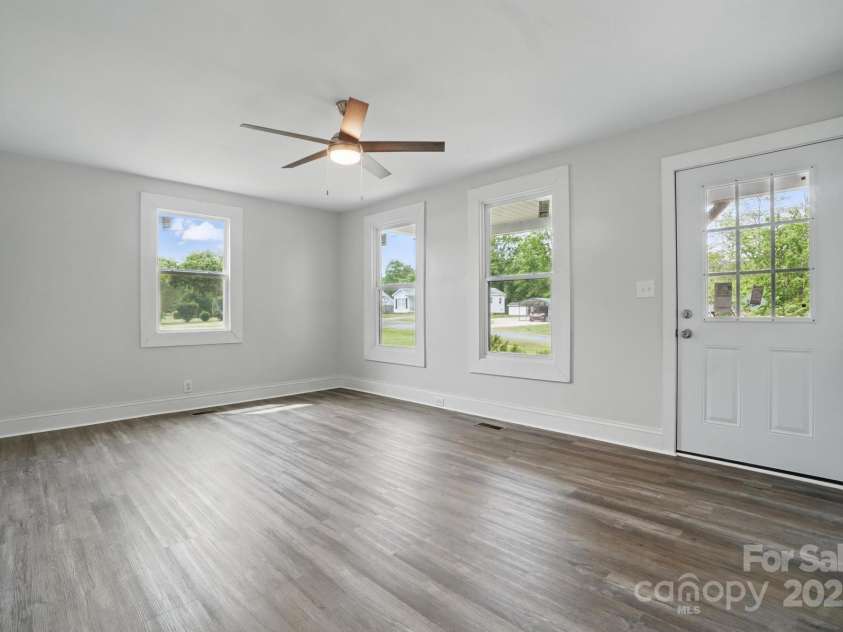 410 17th Street, Kannapolis, NC 28083.  MLS# CAR4250552, YatesRealty ID 9540. 