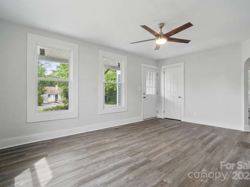 410 17th Street, Kannapolis, NC 28083.  MLS# CAR4250552, YatesRealty ID 9540. 