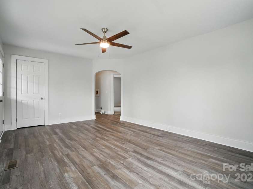 410 17th Street, Kannapolis, NC 28083.  MLS# CAR4250552, YatesRealty ID 9540. 