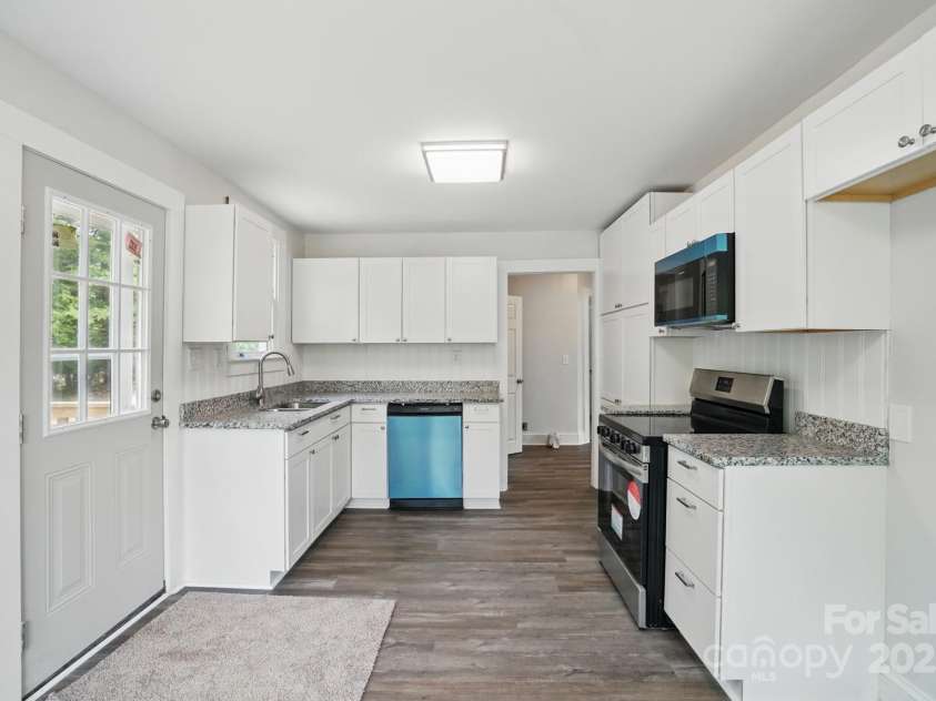 410 17th Street, Kannapolis, NC 28083.  MLS# CAR4250552, YatesRealty ID 9540. 