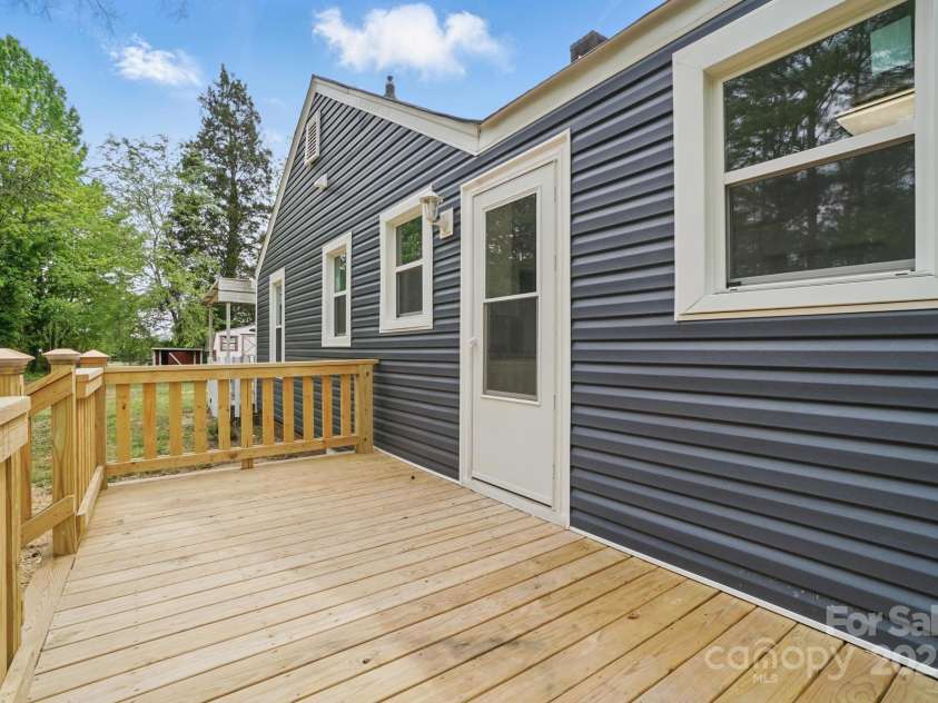 410 17th Street, Kannapolis, NC 28083.  MLS# CAR4250552, YatesRealty ID 9540. 