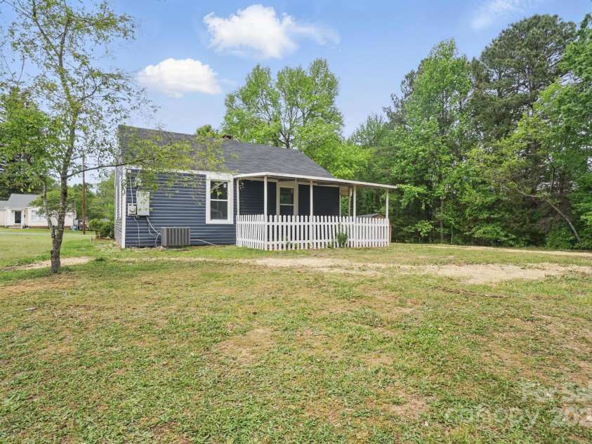 410 17th Street, Kannapolis, NC 28083.  MLS# CAR4250552, YatesRealty ID 9540. 