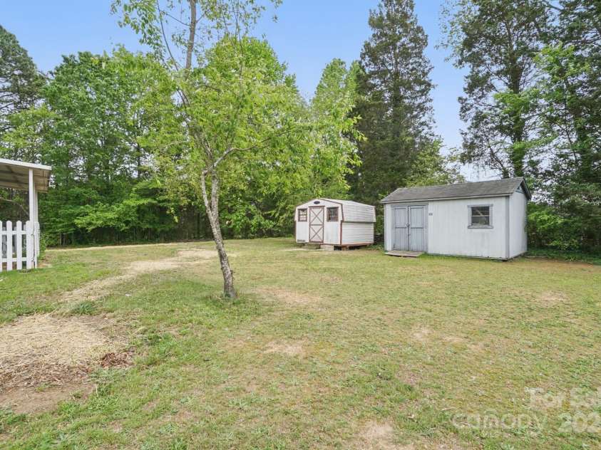 410 17th Street, Kannapolis, NC 28083.  MLS# CAR4250552, YatesRealty ID 9540. 