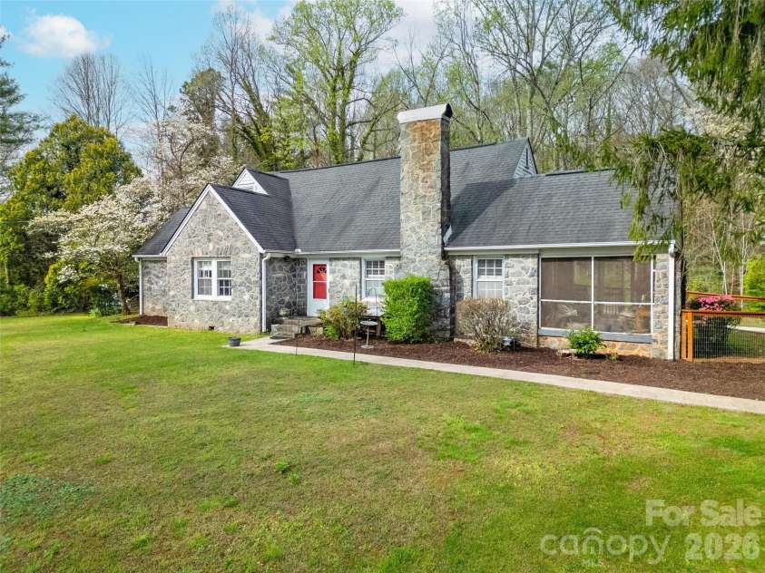 514 Cherryfield Loop, Brevard, NC 28712.  MLS# CAR4364548, YatesRealty ID 9540. 