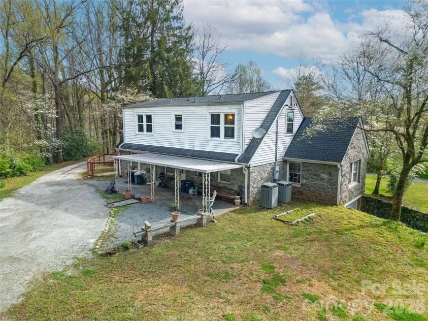 514 Cherryfield Loop, Brevard, NC 28712.  MLS# CAR4364548, YatesRealty ID 9540. 