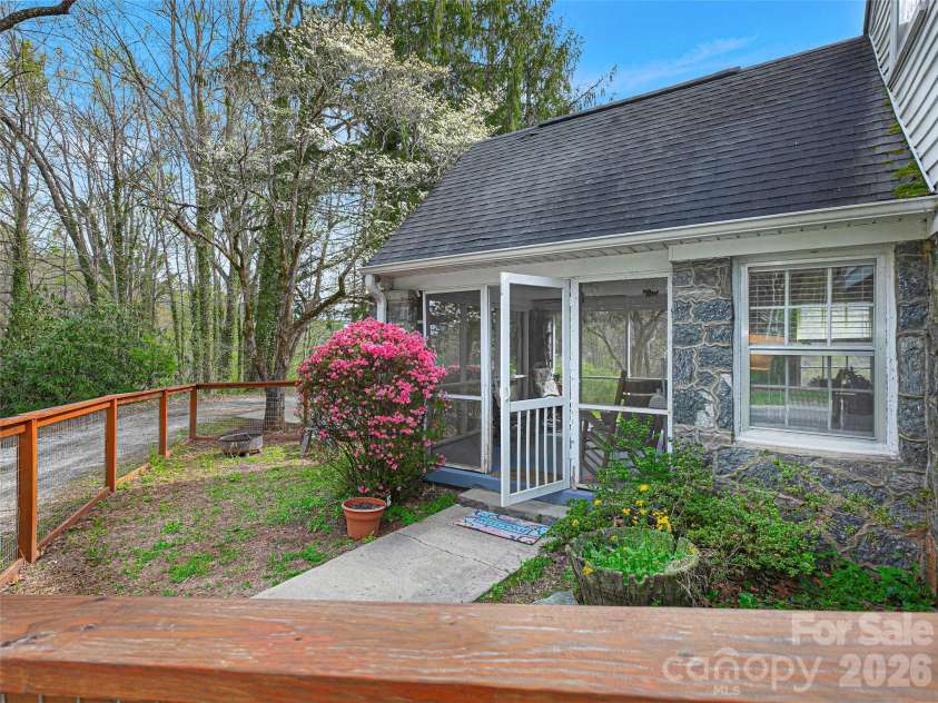 514 Cherryfield Loop, Brevard, NC 28712.  MLS# CAR4364548, YatesRealty ID 9540. 