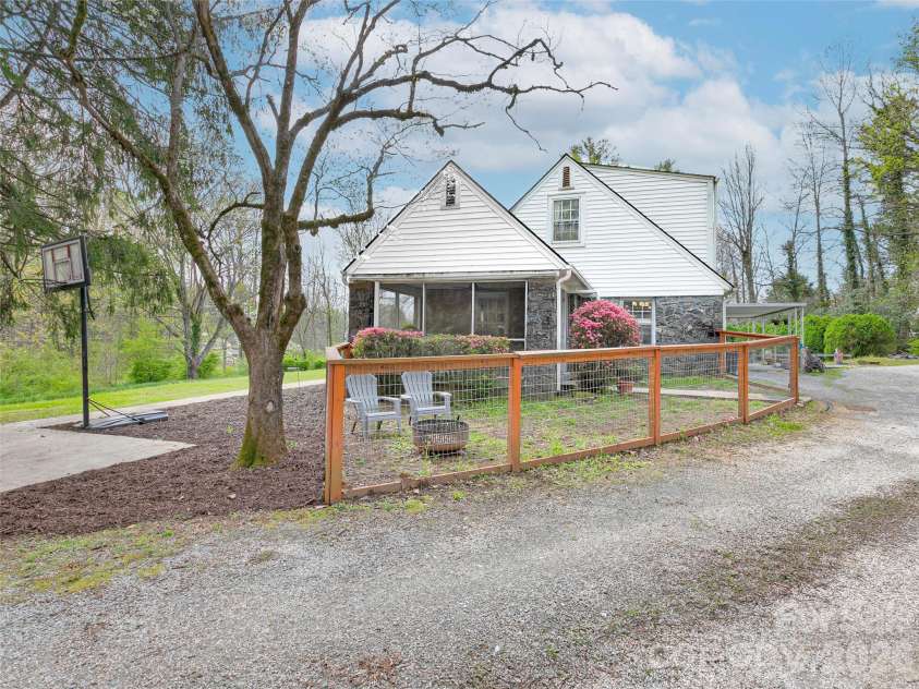 514 Cherryfield Loop, Brevard, NC 28712.  MLS# CAR4364548, YatesRealty ID 9540. 