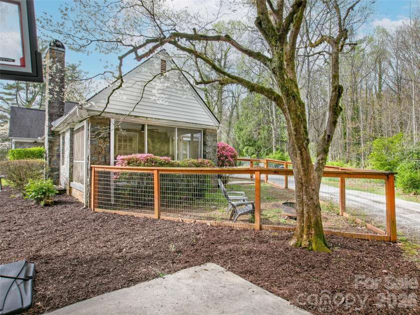 514 Cherryfield Loop, Brevard, NC 28712.  MLS# CAR4364548, YatesRealty ID 9540. 