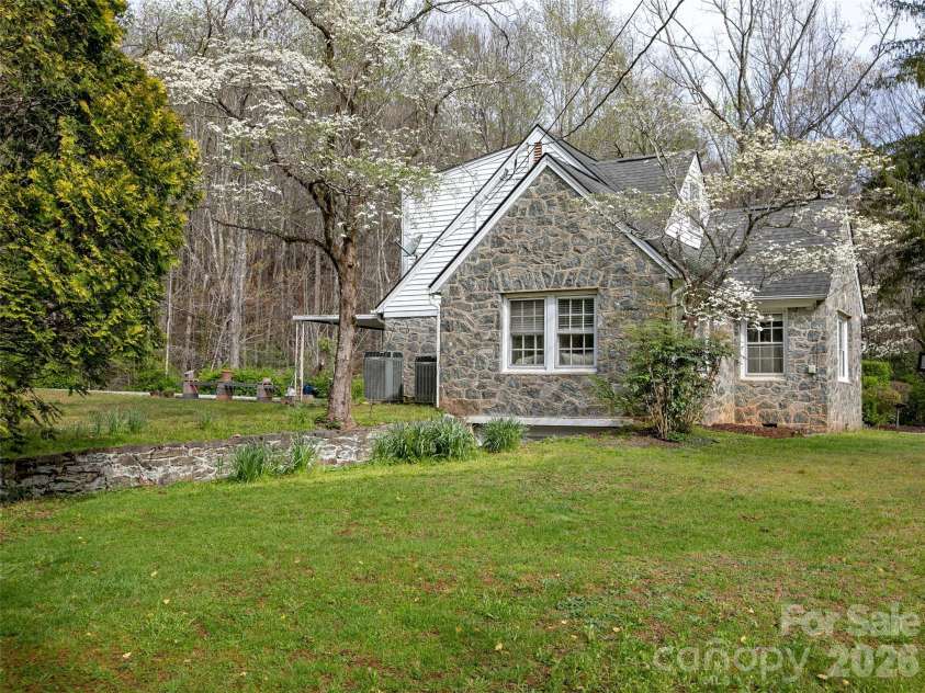 514 Cherryfield Loop, Brevard, NC 28712.  MLS# CAR4364548, YatesRealty ID 9540. 