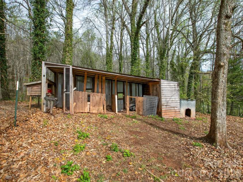 514 Cherryfield Loop, Brevard, NC 28712.  MLS# CAR4364548, YatesRealty ID 9540. 