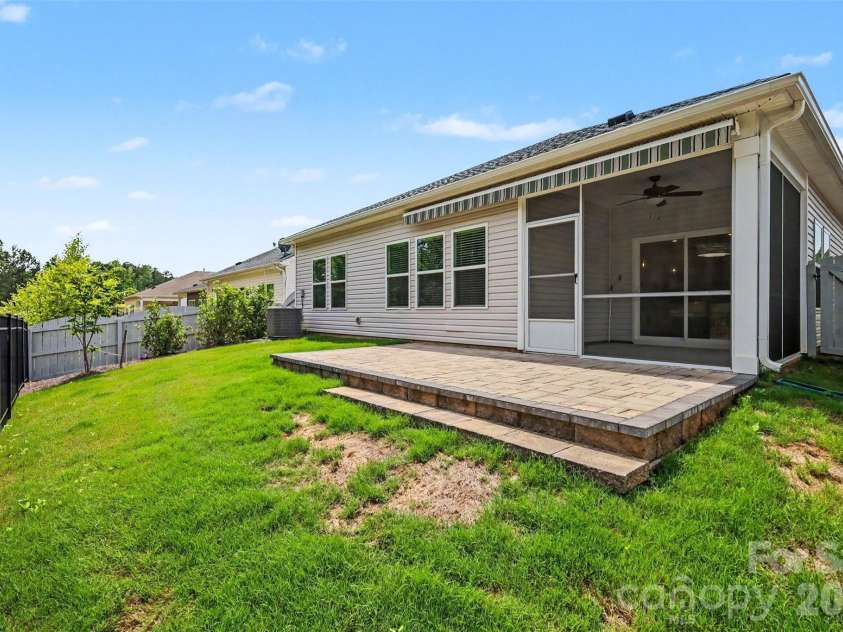 9113 Myrna Drive, Gastonia, NC 28056.  MLS# CAR4356869, YatesRealty ID 9541. 
