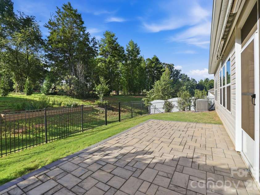 9113 Myrna Drive, Gastonia, NC 28056.  MLS# CAR4414690, YatesRealty ID 9541. 