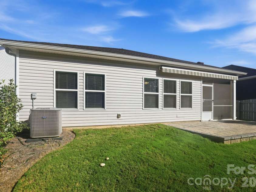 9113 Myrna Drive, Gastonia, NC 28056.  MLS# CAR4414690, YatesRealty ID 9541. 