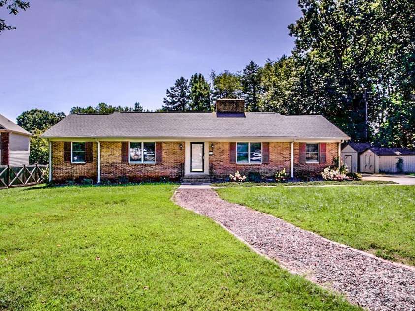209 Woodstream Circle, Mooresville, NC 28117.  MLS# CAR4251232, YatesRealty ID 9542. 