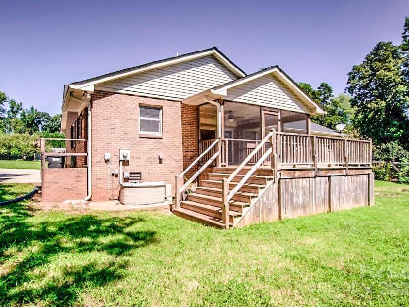209 Woodstream Circle, Mooresville, NC 28117.  MLS# CAR4251232, YatesRealty ID 9542. 