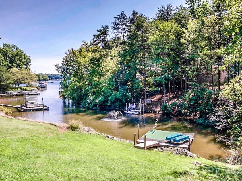 209 Woodstream Circle, Mooresville, NC 28117.  MLS# CAR4251232, YatesRealty ID 9542. 