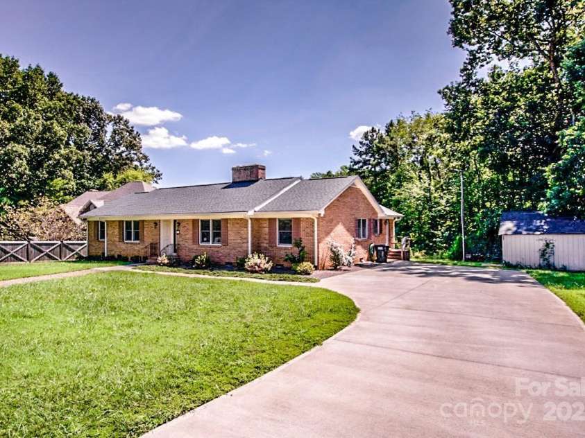 209 Woodstream Circle, Mooresville, NC 28117.  MLS# CAR4251232, YatesRealty ID 9542. 