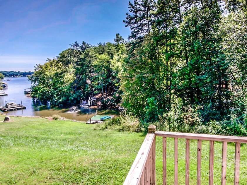 209 Woodstream Circle, Mooresville, NC 28117.  MLS# CAR4251232, YatesRealty ID 9542. 