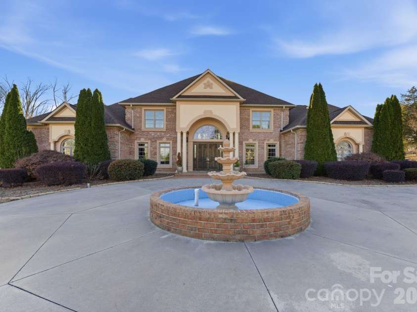 450 Beaver Creek Road, Lexington, NC 27295.  MLS# CAR4338563, YatesRealty ID 9542. 