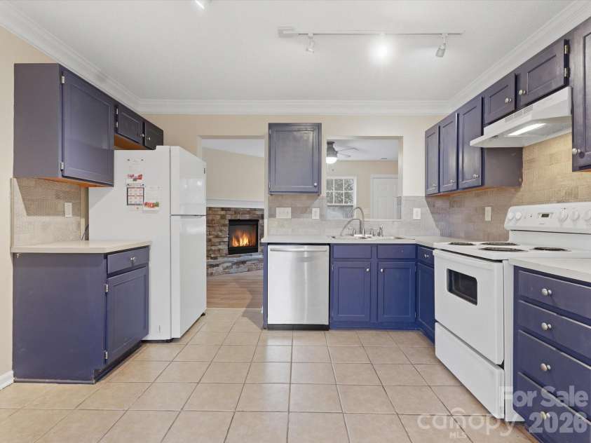 336 Amir Circle, Matthews, NC 28105.  MLS# CAR4354260, YatesRealty ID 9543. 