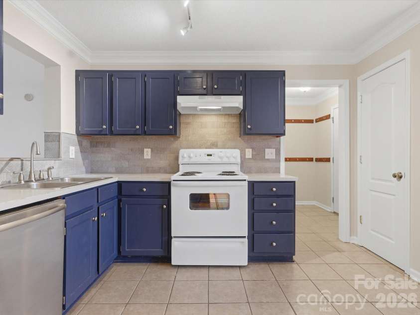 336 Amir Circle, Matthews, NC 28105.  MLS# CAR4354260, YatesRealty ID 9543. 