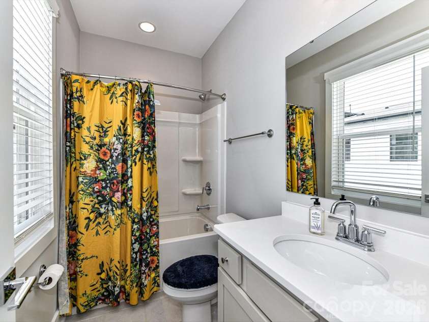 1116 36th Street, Charlotte, NC 28205.  MLS# CAR4273340, YatesRealty ID 9545. 2nd Full Bathroom