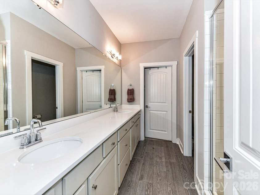 1116 36th Street, Charlotte, NC 28205.  MLS# CAR4273340, YatesRealty ID 9545. Primary bathroom