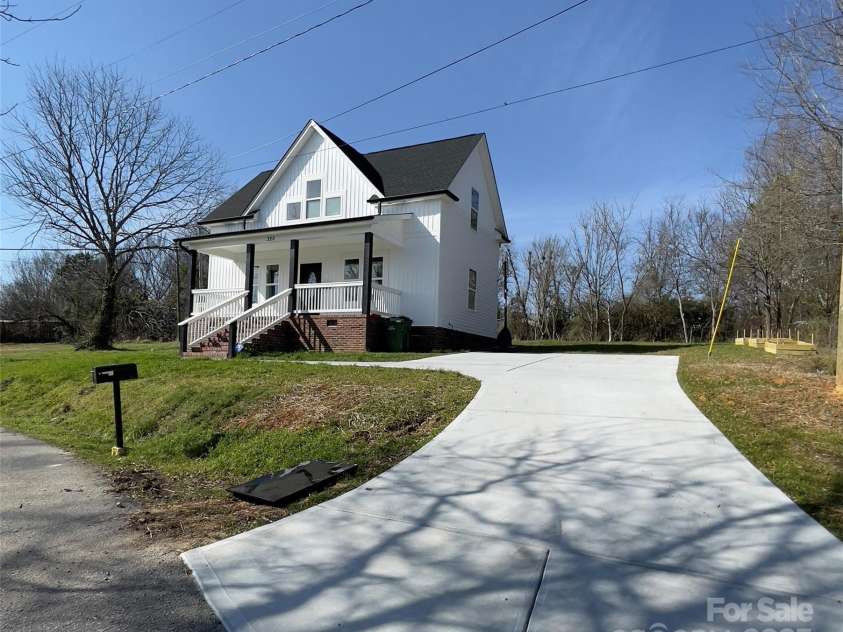 320 City Avenue, Lancaster, SC 29720.  MLS# CAR4227233, YatesRealty ID 9545. 