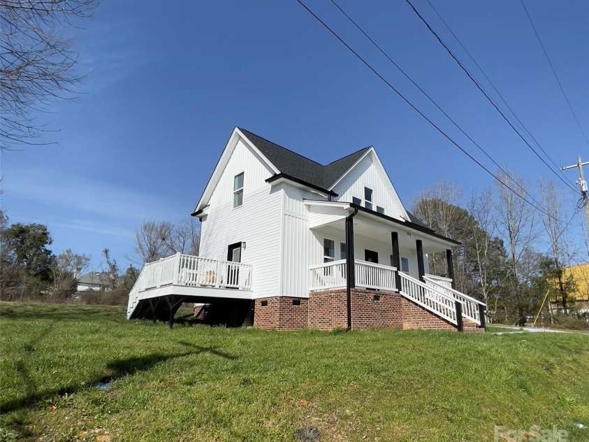 320 City Avenue, Lancaster, SC 29720.  MLS# CAR4227233, YatesRealty ID 9545. 