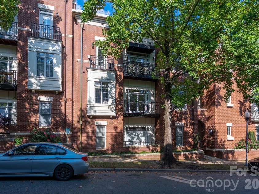 627 Garden District Drive, Charlotte, NC 28202.  MLS# CAR4401863, YatesRealty ID 9546. 