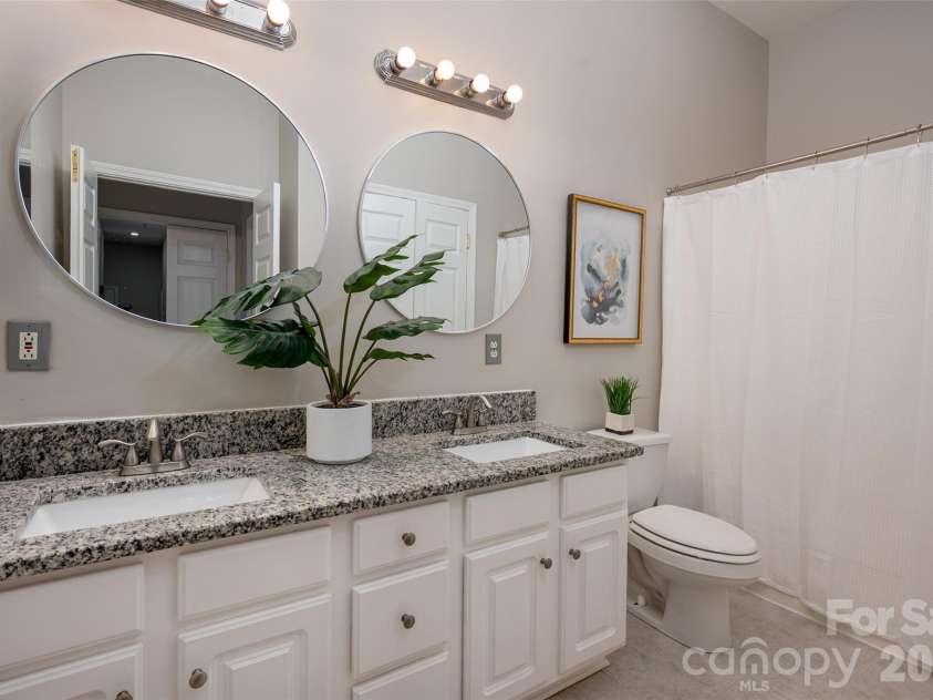 627 Garden District Drive, Charlotte, NC 28202.  MLS# CAR4401863, YatesRealty ID 9546. 