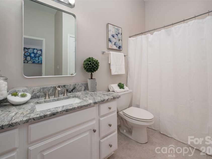 627 Garden District Drive, Charlotte, NC 28202.  MLS# CAR4401863, YatesRealty ID 9546. 