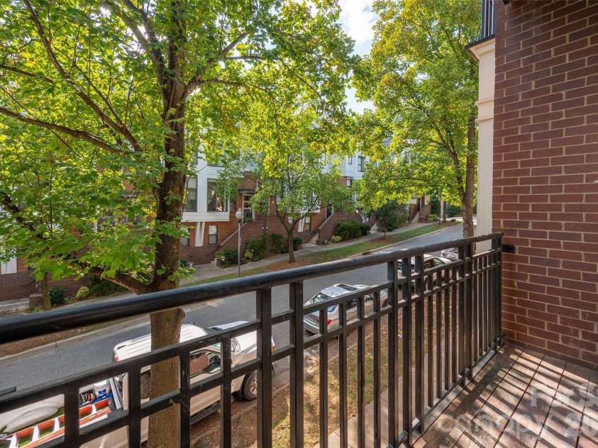 627 Garden District Drive, Charlotte, NC 28202.  MLS# CAR4401863, YatesRealty ID 9546. Balcony