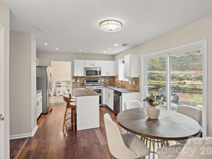14339 Crown Harbor Drive, Charlotte, NC 28278.  MLS# CAR4351125, YatesRealty ID 9547. 