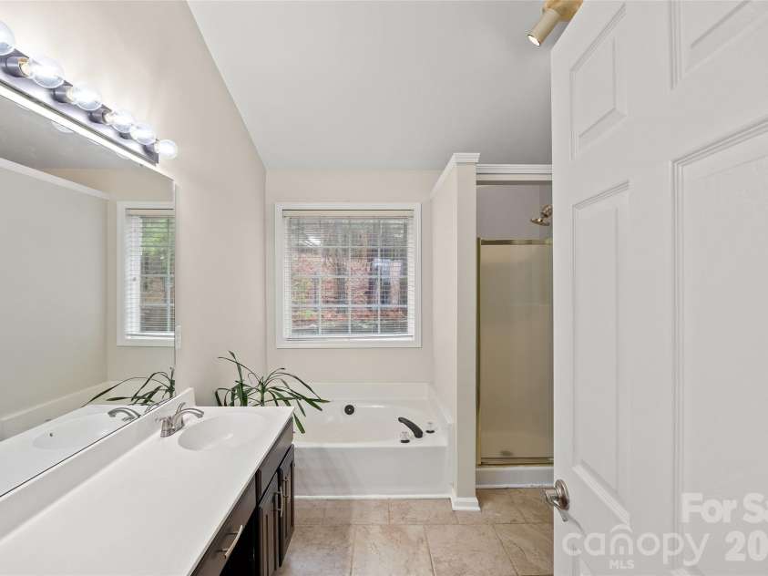 14339 Crown Harbor Drive, Charlotte, NC 28278.  MLS# CAR4351125, YatesRealty ID 9547. 