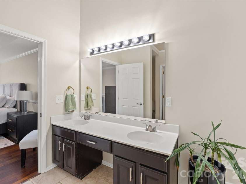 14339 Crown Harbor Drive, Charlotte, NC 28278.  MLS# CAR4351125, YatesRealty ID 9547. 