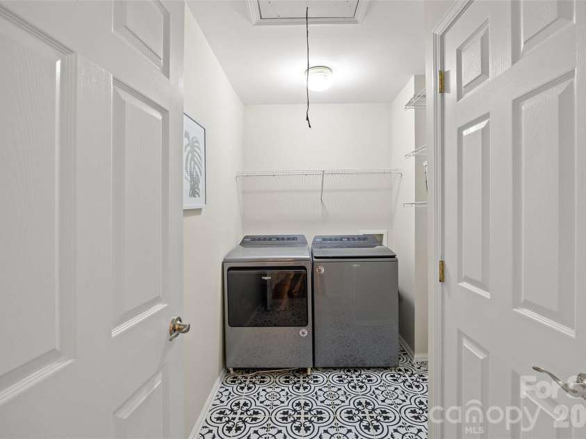 14339 Crown Harbor Drive, Charlotte, NC 28278.  MLS# CAR4351125, YatesRealty ID 9547. 
