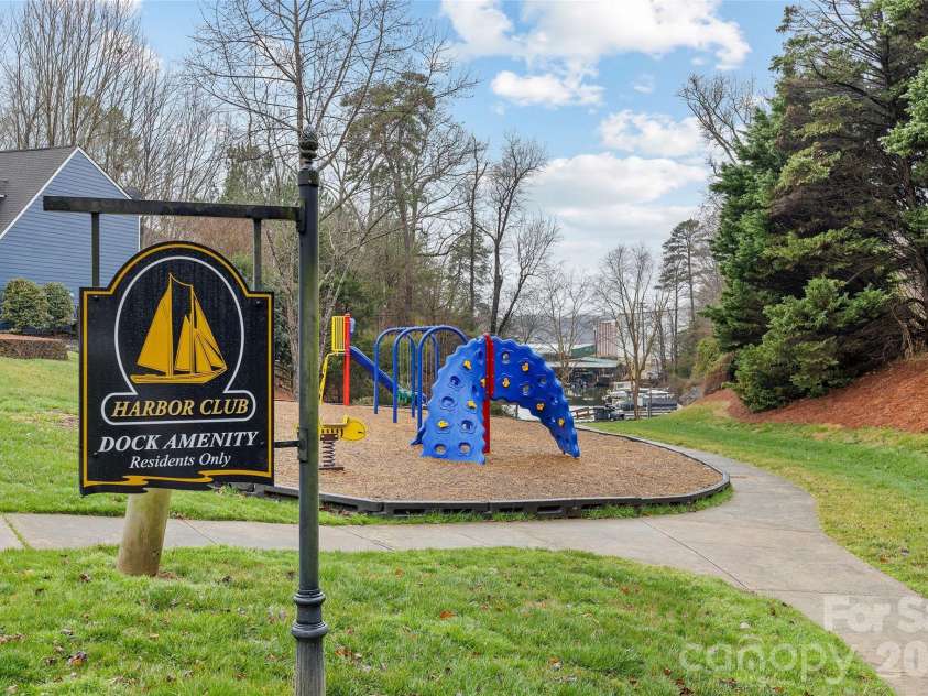 14339 Crown Harbor Drive, Charlotte, NC 28278.  MLS# CAR4351125, YatesRealty ID 9547. 