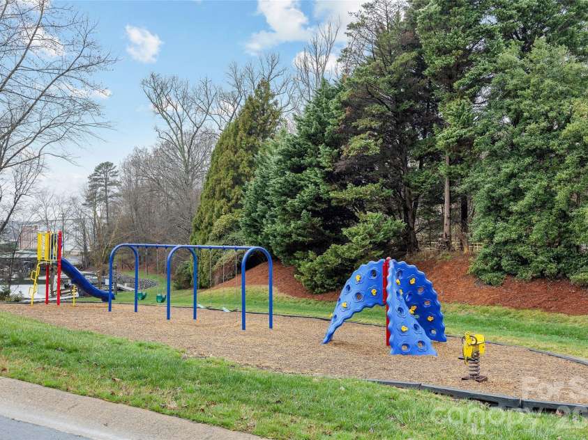 14339 Crown Harbor Drive, Charlotte, NC 28278.  MLS# CAR4351125, YatesRealty ID 9547. 
