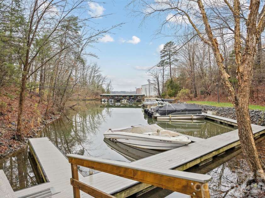 14339 Crown Harbor Drive, Charlotte, NC 28278.  MLS# CAR4351125, YatesRealty ID 9547. 