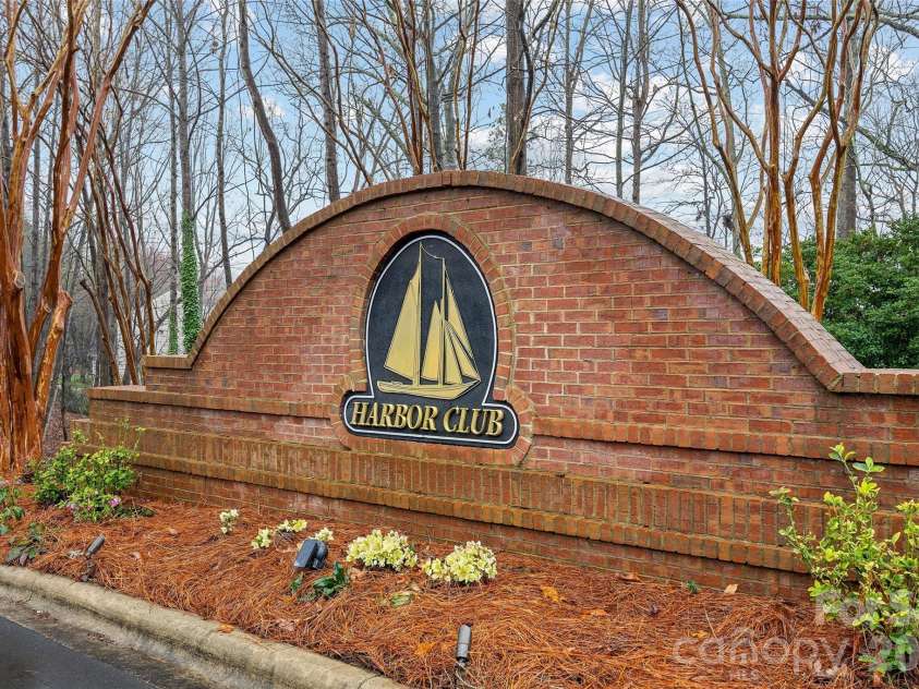 14339 Crown Harbor Drive, Charlotte, NC 28278.  MLS# CAR4351125, YatesRealty ID 9547. 