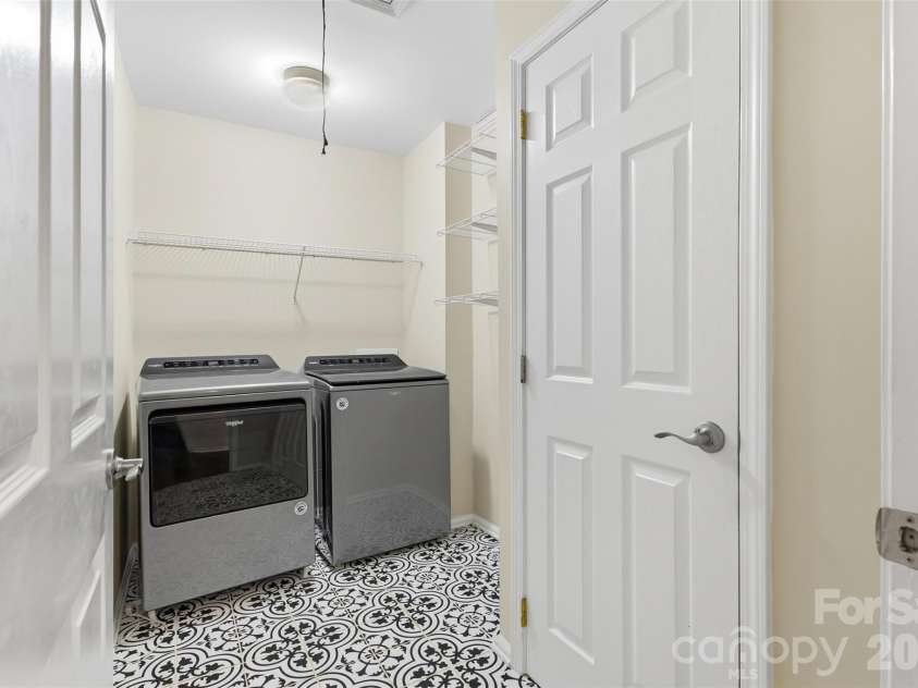 14339 Crown Harbor Drive, Charlotte, NC 28278.  MLS# CAR4415529, YatesRealty ID 9547. Laundry Room