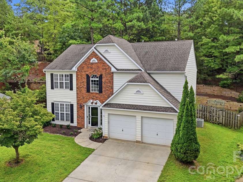 14339 Crown Harbor Drive, Charlotte, NC 28278.  MLS# CAR4415529, YatesRealty ID 9547. Welcome Home!