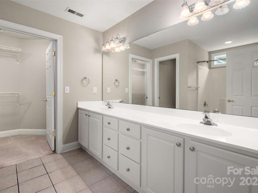 2412 Laura Drive, Charlotte, NC 28212.  MLS# CAR4249172, YatesRealty ID 9547. Ensuite Bathroom with closet