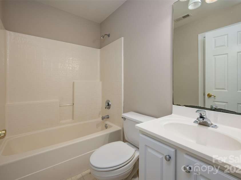 2412 Laura Drive, Charlotte, NC 28212.  MLS# CAR4249172, YatesRealty ID 9547. Full bathroom