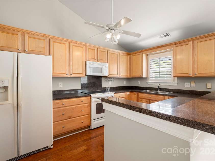 2412 Laura Drive, Charlotte, NC 28212.  MLS# CAR4249172, YatesRealty ID 9547. Kitchen