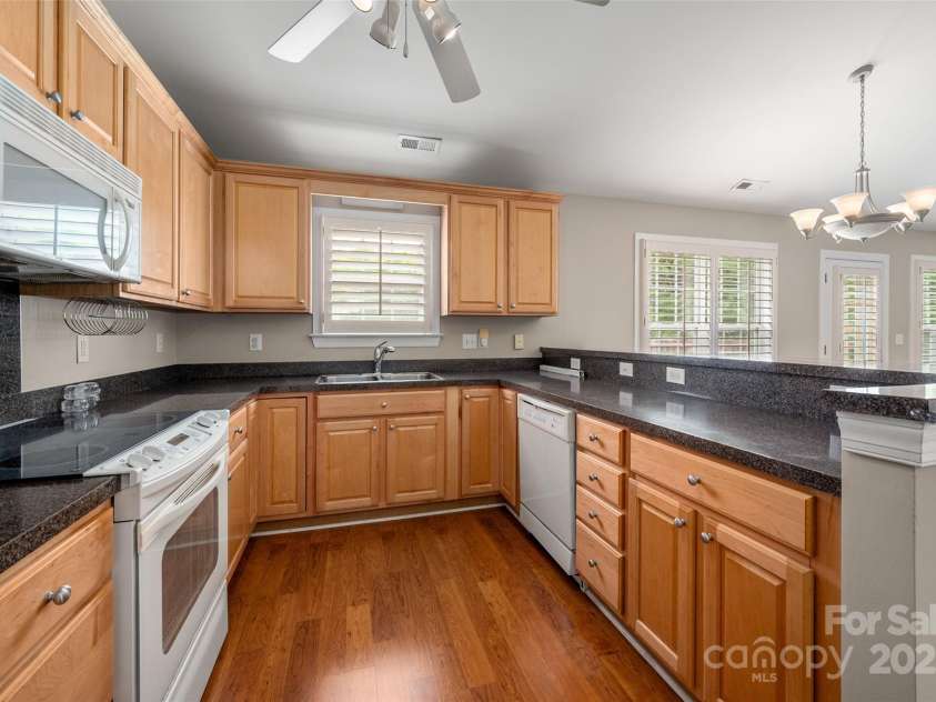 2412 Laura Drive, Charlotte, NC 28212.  MLS# CAR4249172, YatesRealty ID 9547. Kitchen