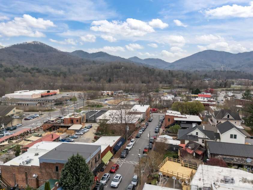 12 Bird Creek Estates Road, Black Mountain, NC 28711.  MLS# CAR4363649, YatesRealty ID 9548. 
