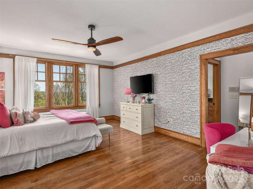 457 Coopers Hawk Drive, Asheville, NC 28803.  MLS# CAR4249749, YatesRealty ID 9548. 